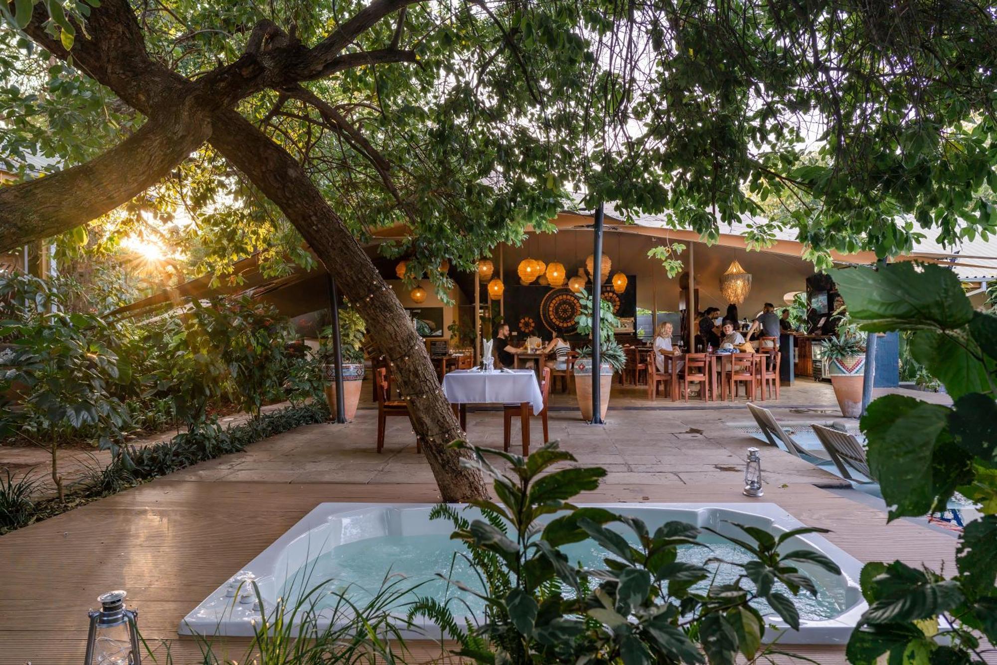 Shongwe Oasis Hotell Victoria Falls Exteriör bild