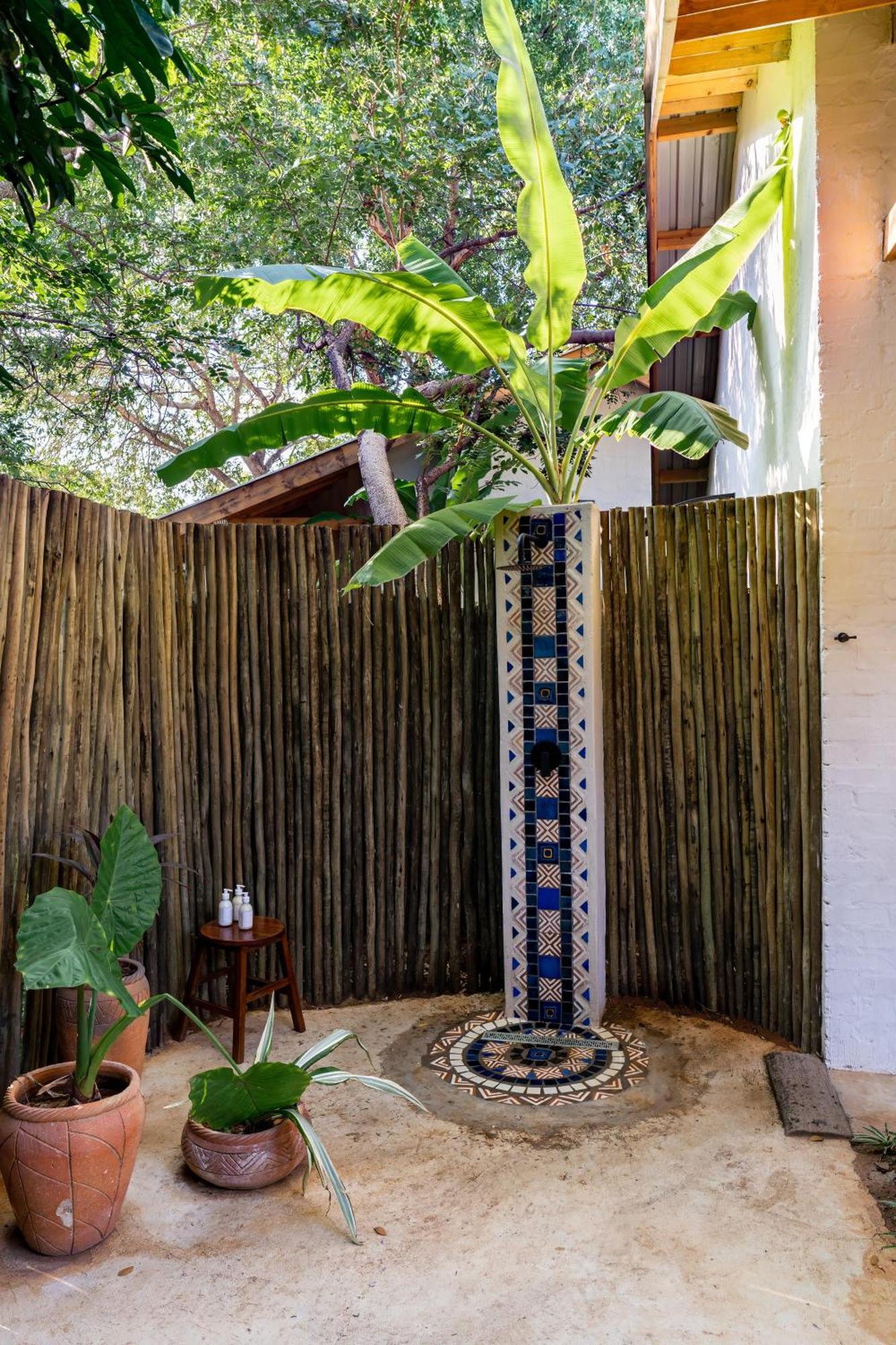 Shongwe Oasis Hotell Victoria Falls Exteriör bild